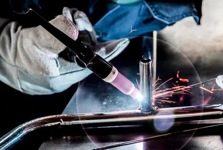 How to prevent radiation damage by argon arc welding?